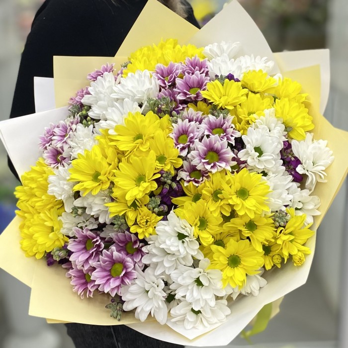 Букет хризантем с ароматной маттиолой