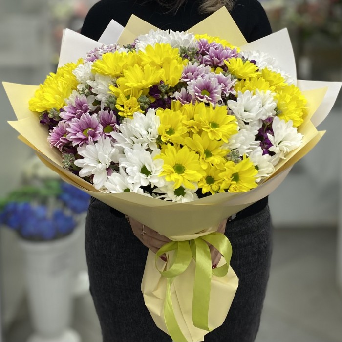 Букет хризантем с ароматной маттиолой