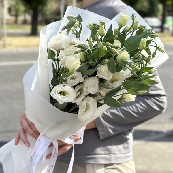 Букет из 11 белых эустом