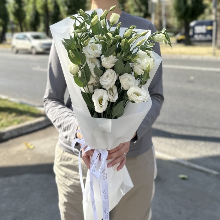 Букет из 11 белых эустом