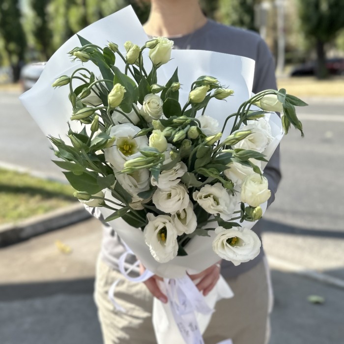 Букет из 11 белых эустом