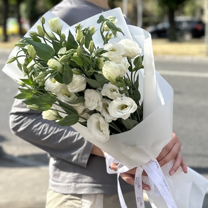 Букет из 11 белых эустом