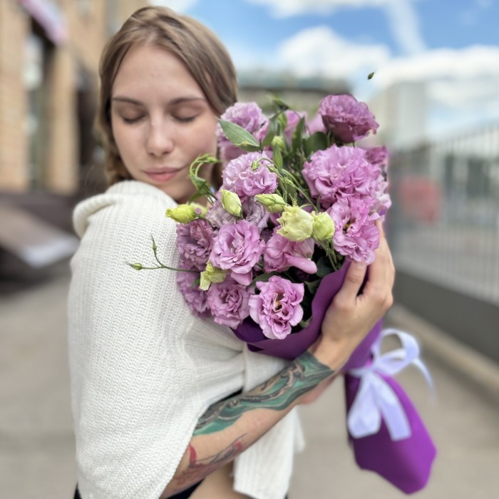 11 лавандовых махровых эустом