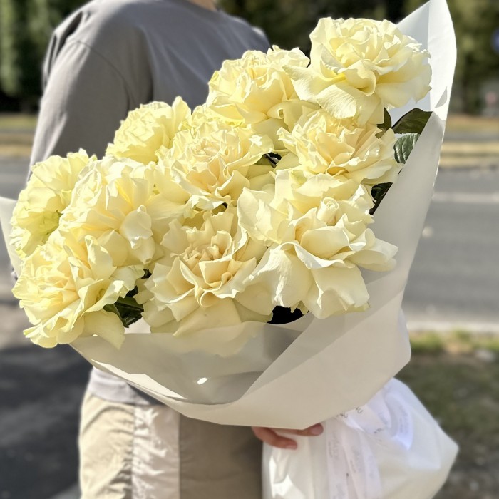 Букет из 11 крупных белых роз