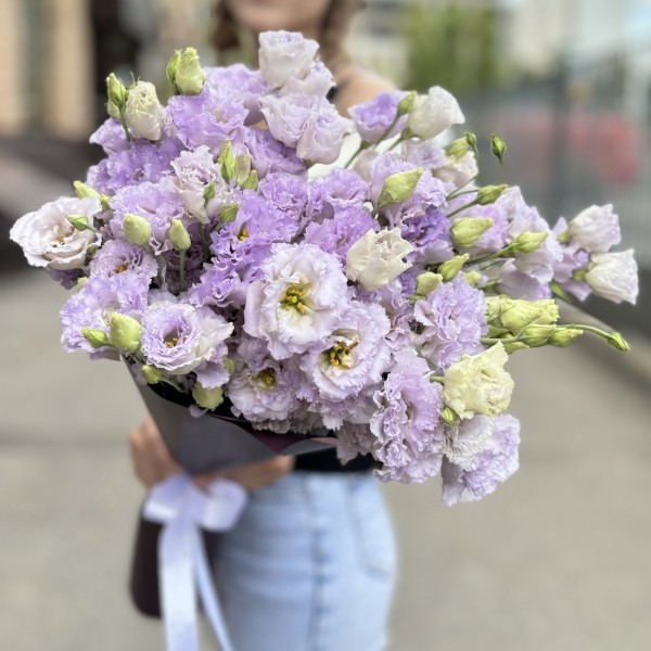 Букет из 11 лавандовых махровых эустом