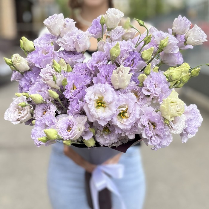 Букет из 11 лавандовых махровых эустом