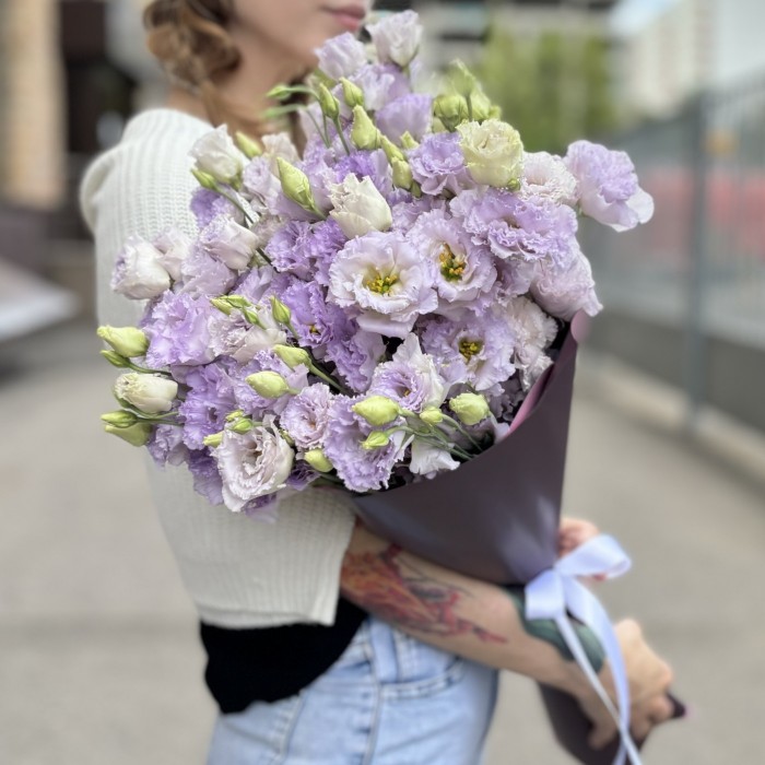 Букет из 11 лавандовых махровых эустом