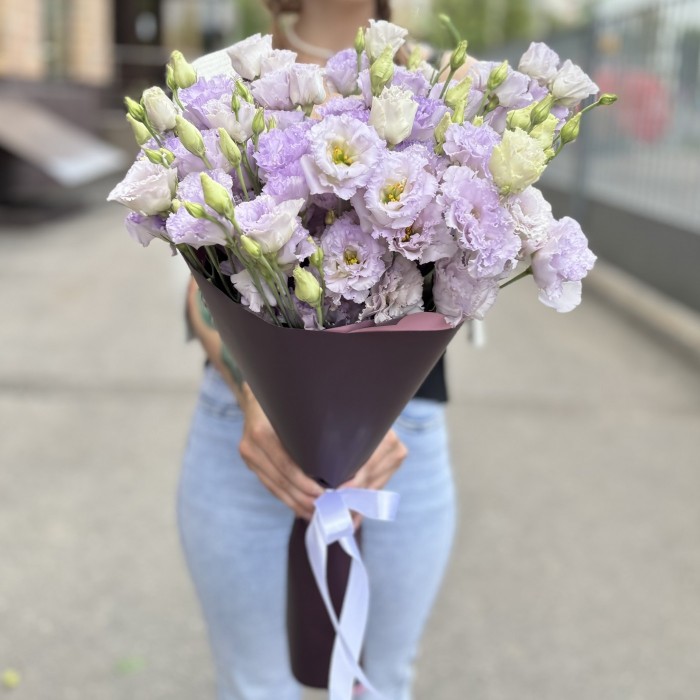 Букет из 11 лавандовых махровых эустом