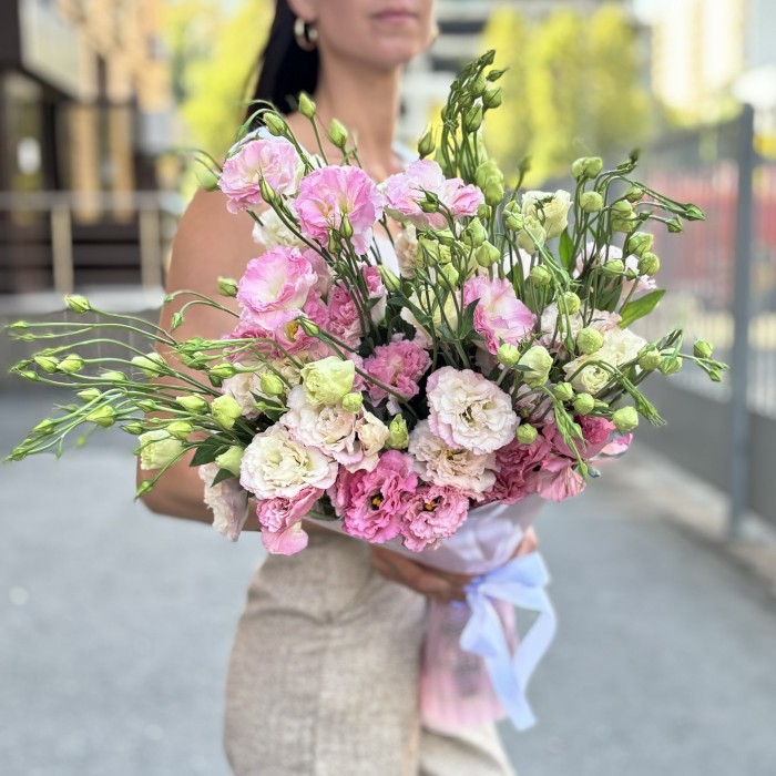 Букет из 11 махровых розовых эустом