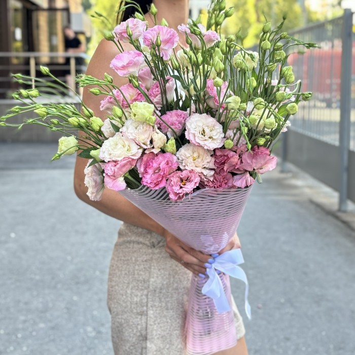 Букет из 11 махровых розовых эустом