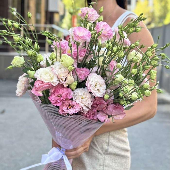 Букет из 11 махровых розовых эустом