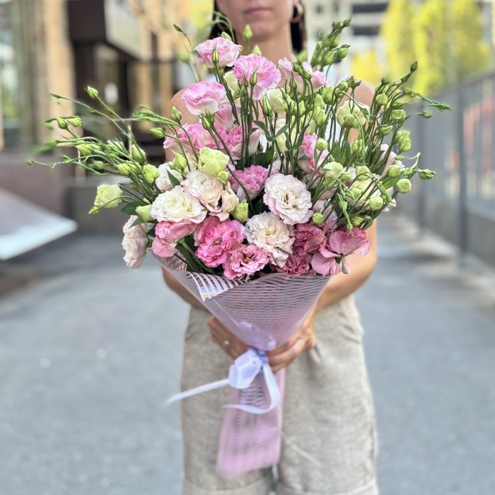 Букет из 11 махровых розовых эустом