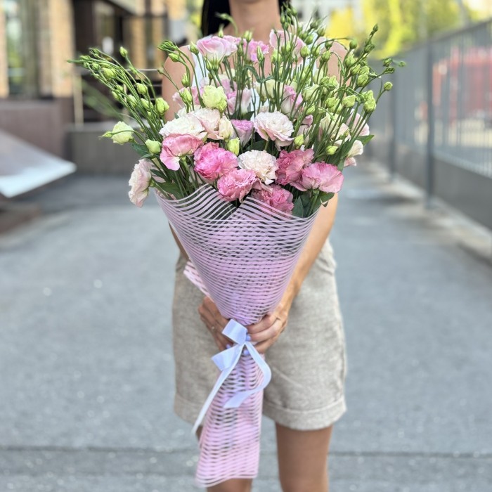 Букет из 11 махровых розовых эустом