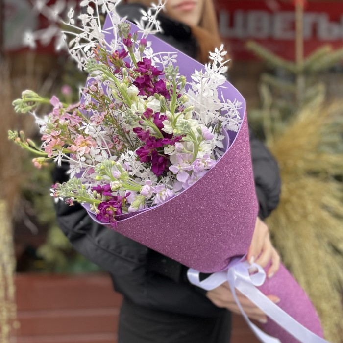 Букет из 11 маттиол с декором