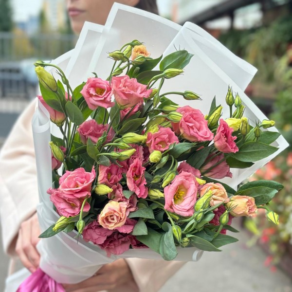 Букет из 11 розовых эустом