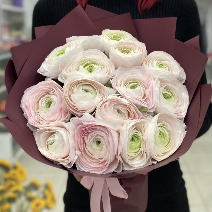 Букет из 15 Ранункулюсов