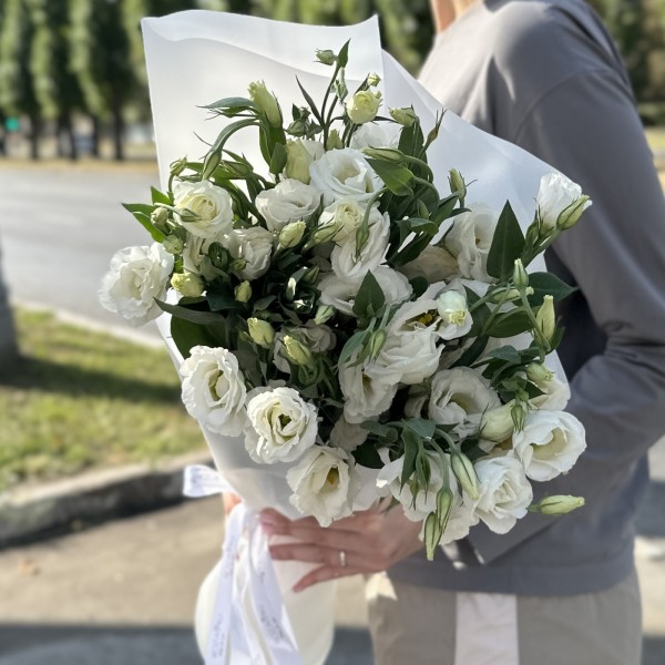 Букет из 15 белых эустом