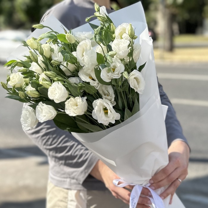 Букет из 15 белых эустом
