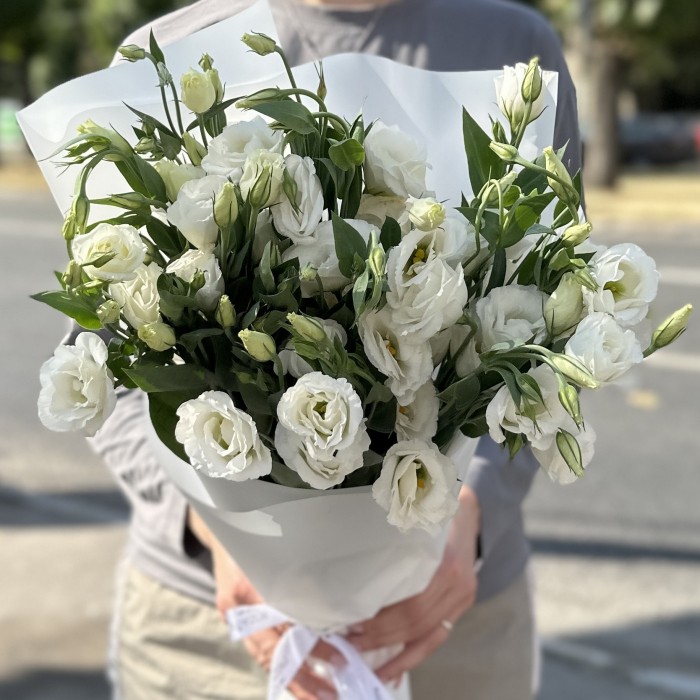 Букет из 15 белых эустом