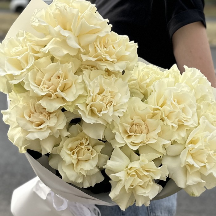 Букет из 15 крупных белых роз