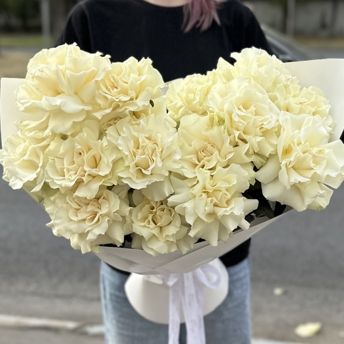 Букет из 15 крупных белых роз