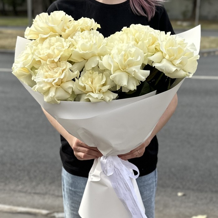 Букет из 15 крупных белых роз