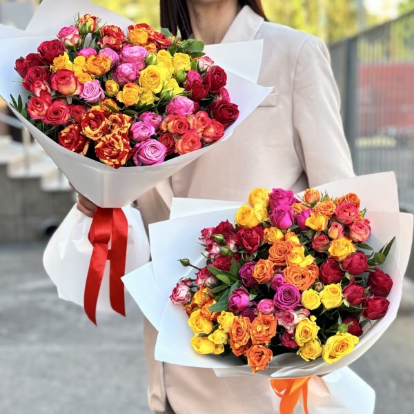 Букет из 15 кустовых и пионовидных роз mix