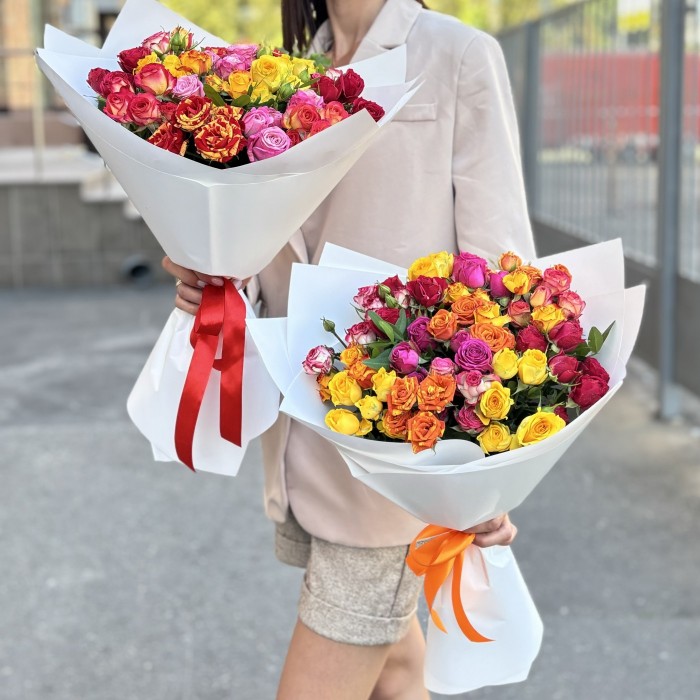 Букет из 15 кустовых и пионовидных роз mix