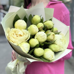 Букет из 15 лимонных пионов L