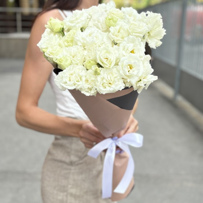 Букет из 15 махровых белых эустом