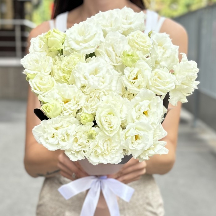 Букет из 15 махровых белых эустом
