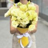 Букет из 15 махровых кремовых эустом