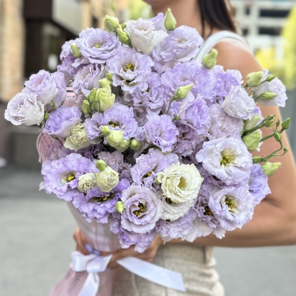 Букет из 15 махровых лавандовых эустом