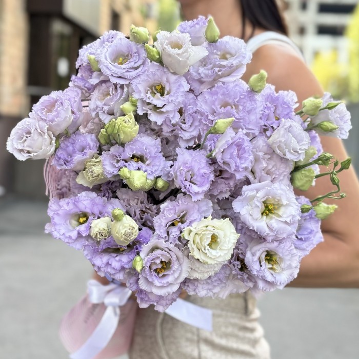 Букет из 15 махровых лавандовых эустом