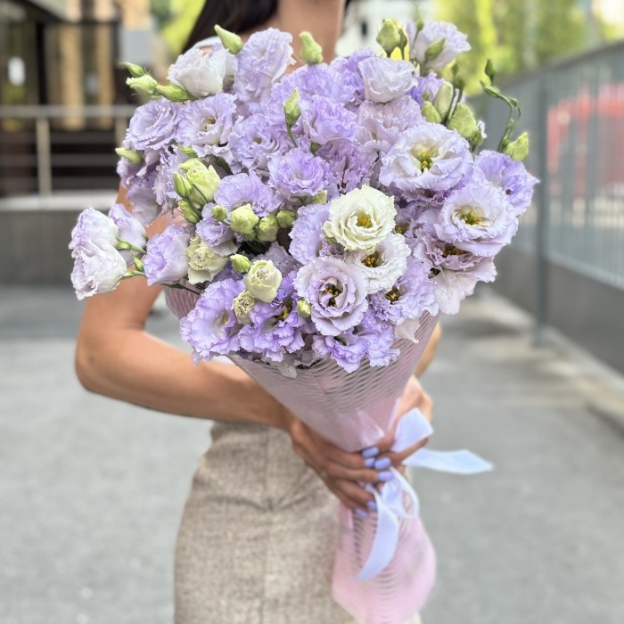 Букет из 15 махровых лавандовых эустом