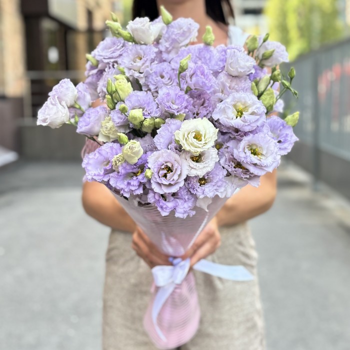 Букет из 15 махровых лавандовых эустом