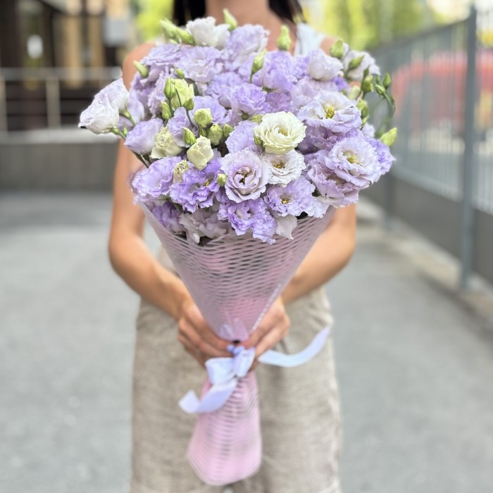 Букет из 15 махровых лавандовых эустом