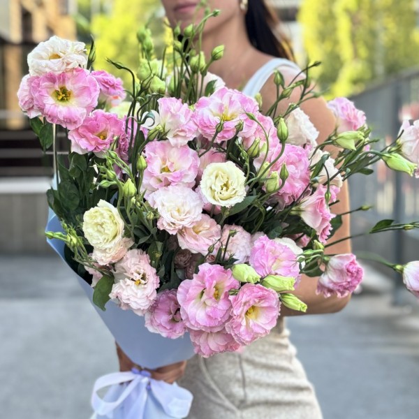 Букет из 15 махровых розовых эустом