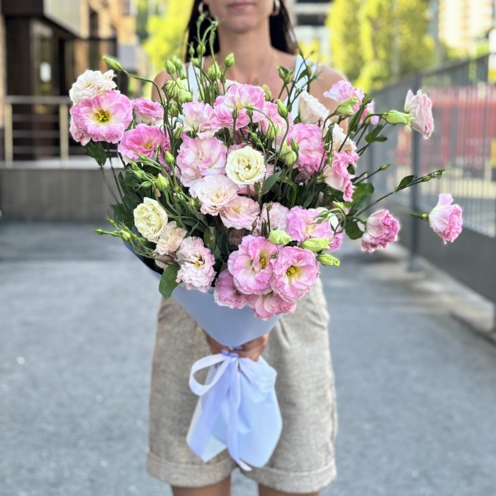 Букет из 15 махровых розовых эустом