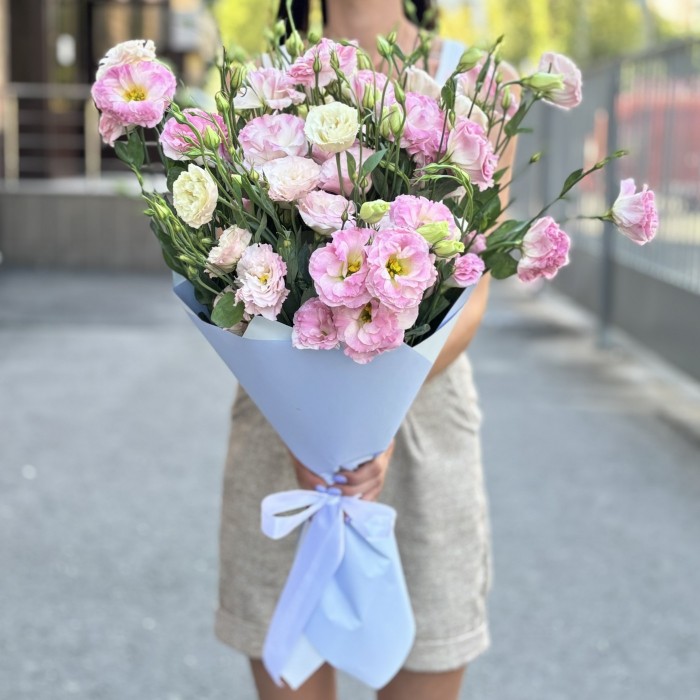 Букет из 15 махровых розовых эустом