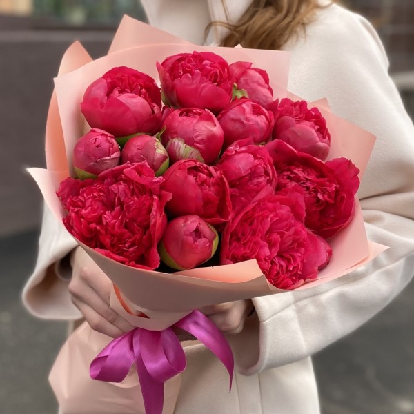 Букет из 15 пионов Перфоманс