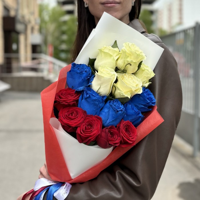 Букет из 15 роз Российский флаг