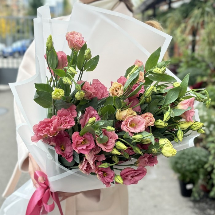 Букет из 15 розовых эустом