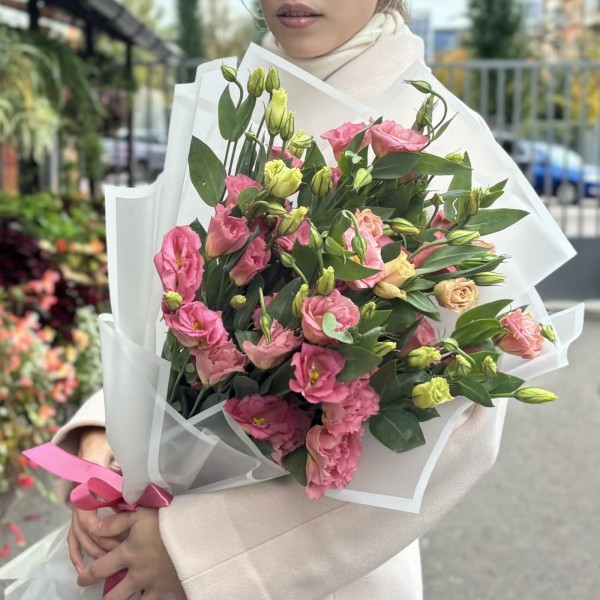 Букет из 15 розовых эустом