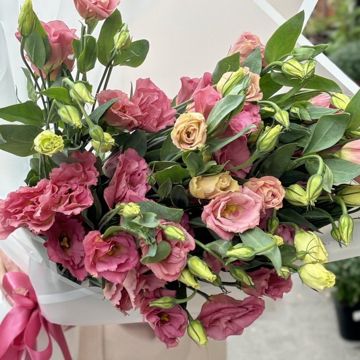 Букет из 15 розовых эустом