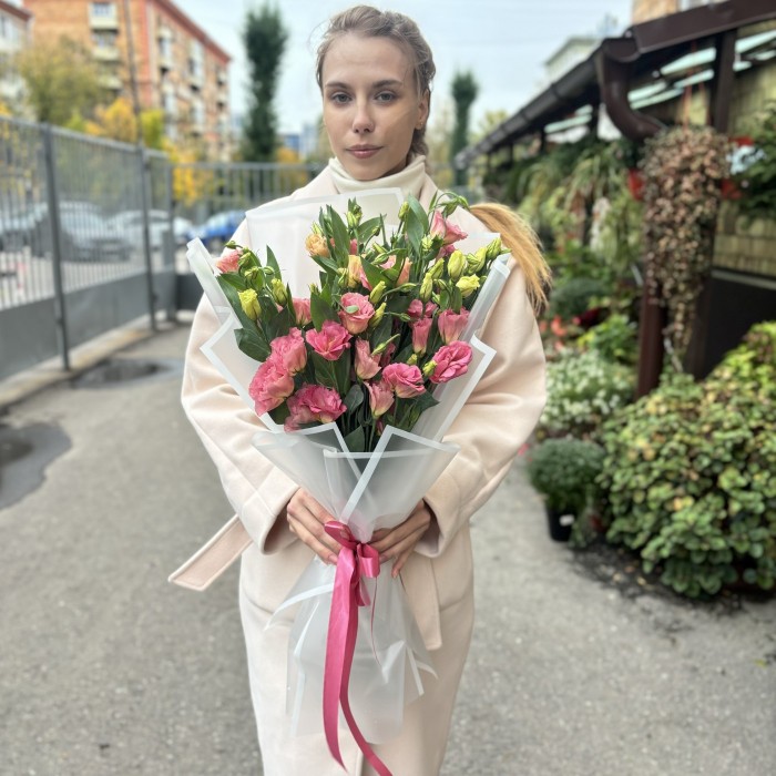 Букет из 15 розовых эустом