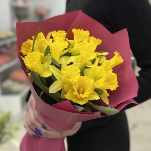 Букет из 15 желтых нарциссов