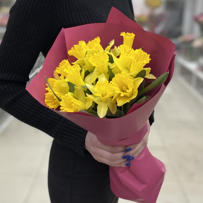 Букет из 15 желтых нарциссов