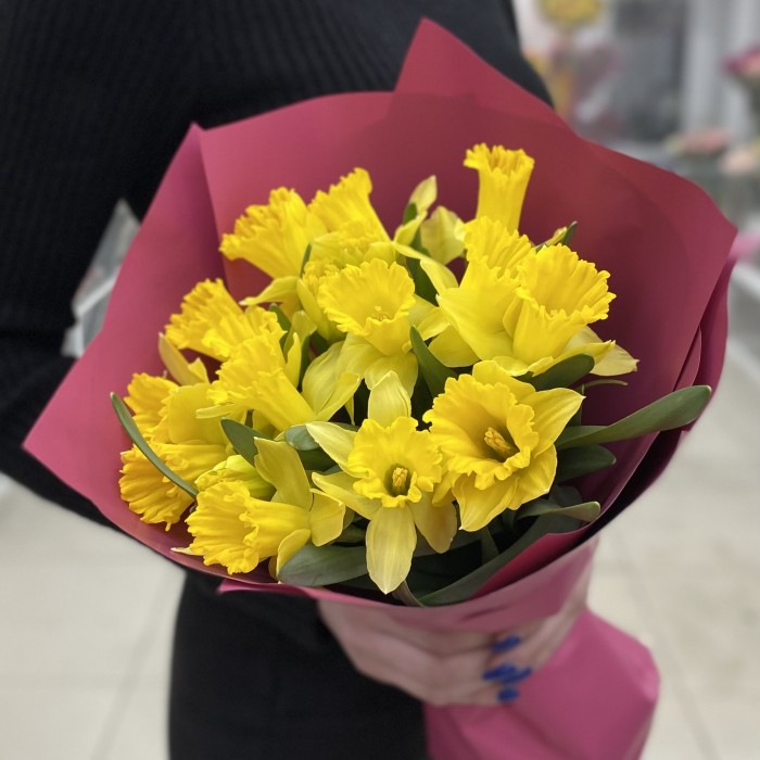 Букет из 15 желтых нарциссов