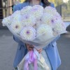 Букет из 21 бело-сиреневой георгины
